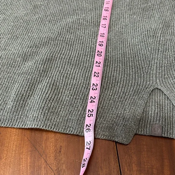 lululemon athletica Men's Charcoal Crewneck Sweater - Picture 14 of 14